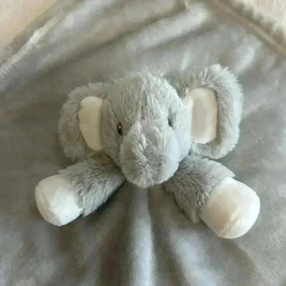 ⭐️HP⭐️ Blankets & Beyond -  Newborn blanket and Elephant Lovey. - Picture 4 of 5